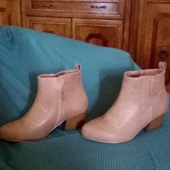 Torrid ankle boots size 9.5 W - Picture 3 of 8